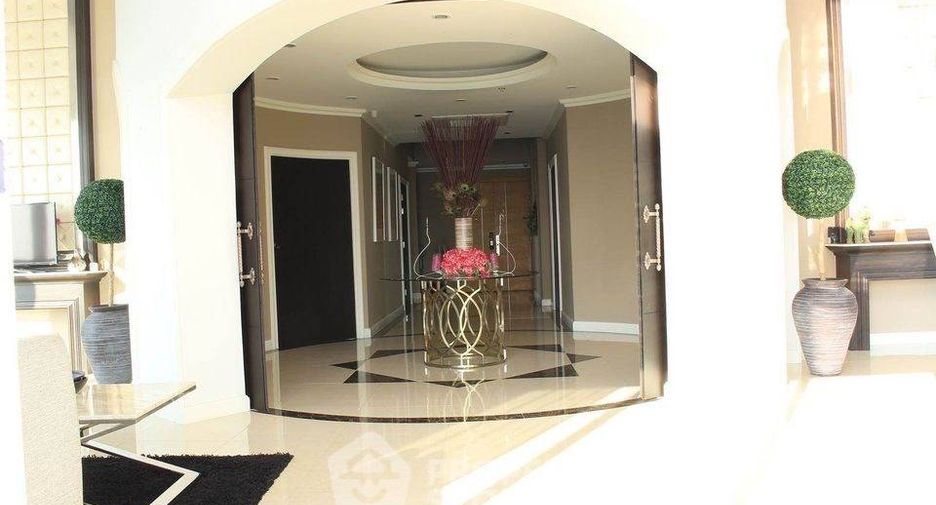 Condo en venta de 3 habitaciones en Khlong Toei, Bangkok