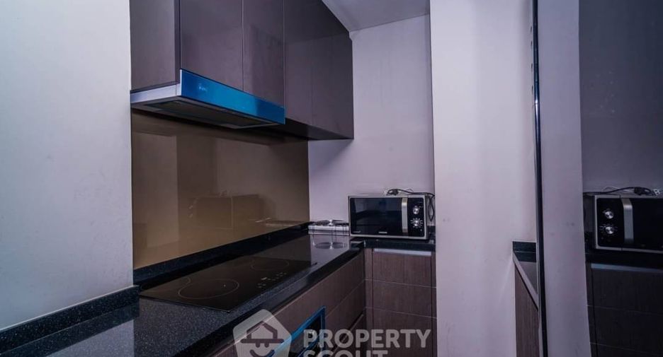 For sale 3 bedrooms condo in Khlong Toei, Bangkok