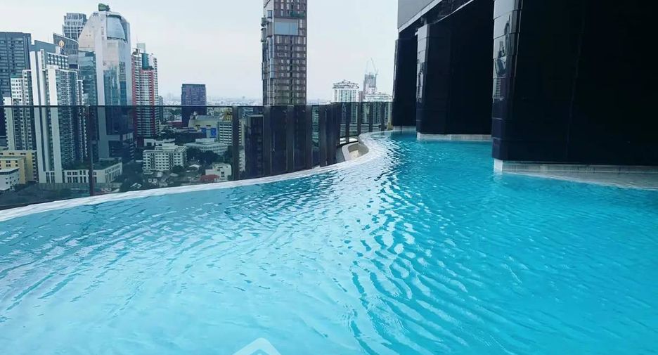 For sale 1 bed condo in Khlong Toei, Bangkok