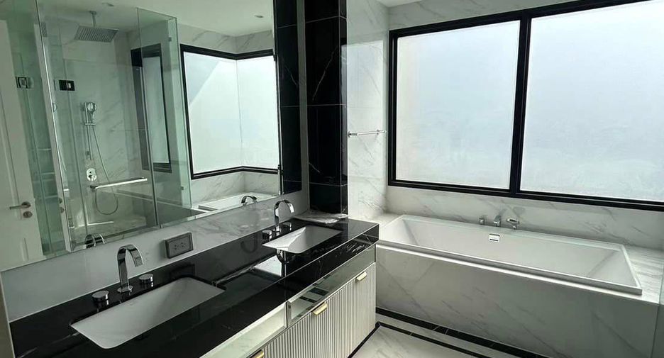 For sale 5 bedrooms house in Saphan Sung, Bangkok