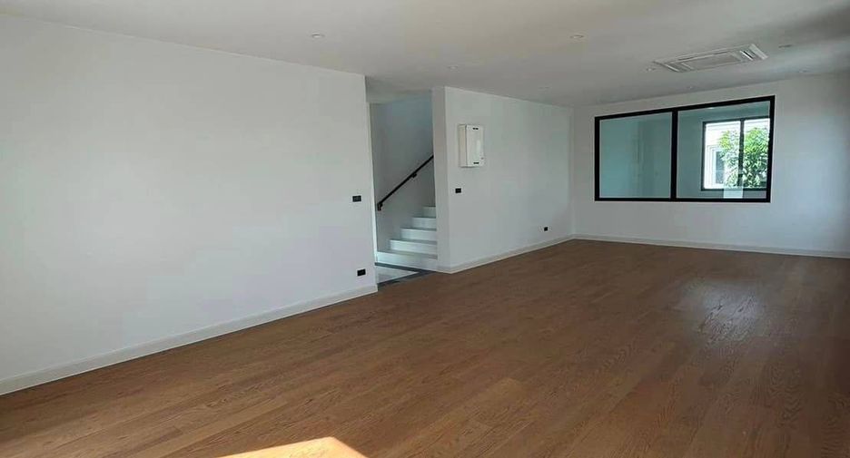 For sale 5 bedrooms house in Saphan Sung, Bangkok