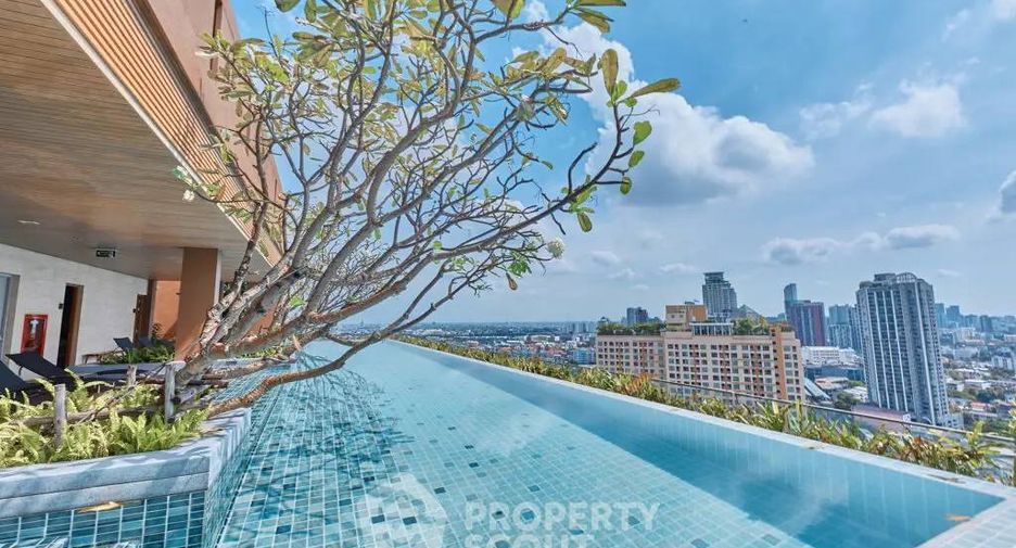 For sale 1 bed condo in Khlong Toei, Bangkok