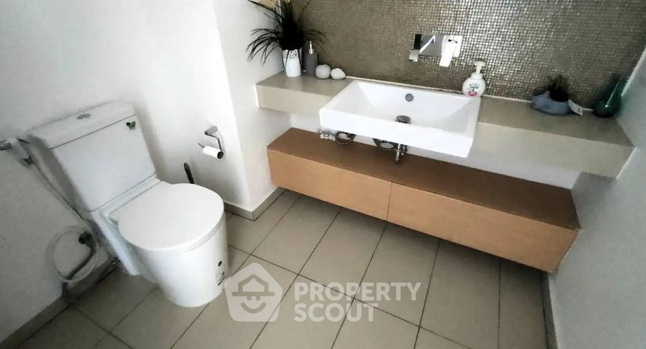 For sale 1 bed condo in Khlong Toei, Bangkok
