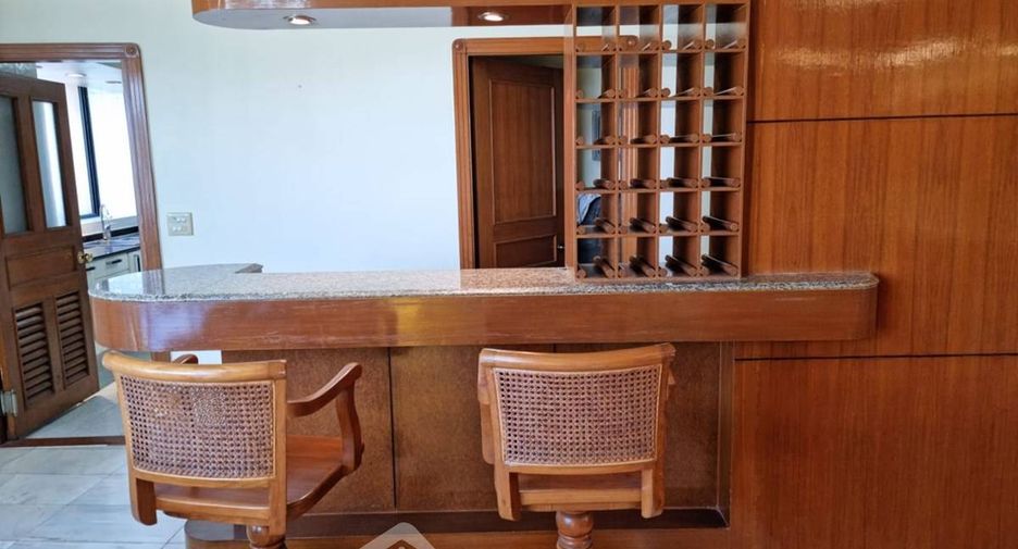 For sale 3 ベッドルーム condo in Khlong Toei, Bangkok