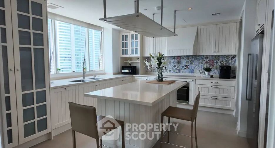 For rent そして for sale 4 ベッドルーム condo in Khlong Toei, Bangkok