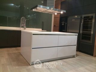For sale 3 bedrooms condo in Khlong Toei, Bangkok
