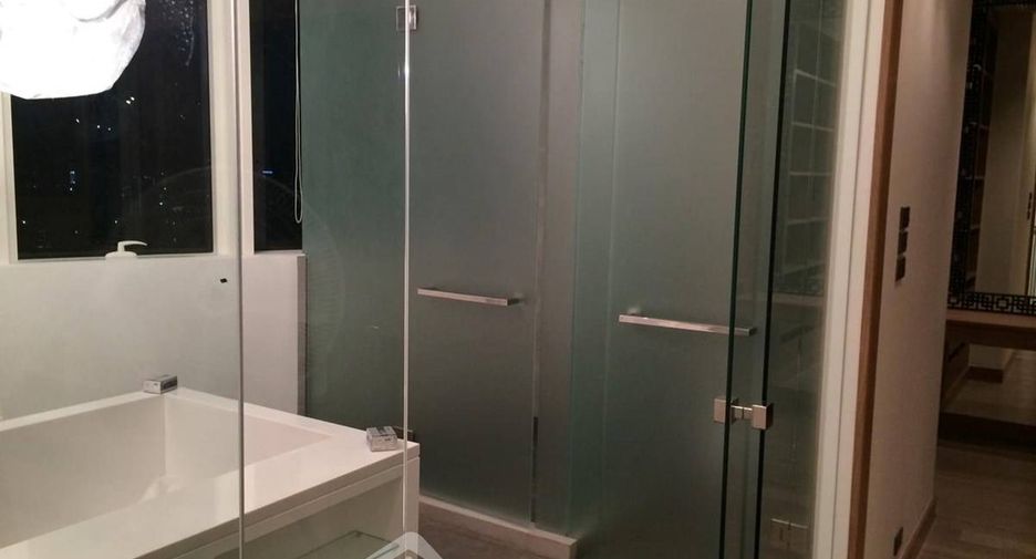 Condo en venta de 3 habitaciones en Khlong Toei, Bangkok