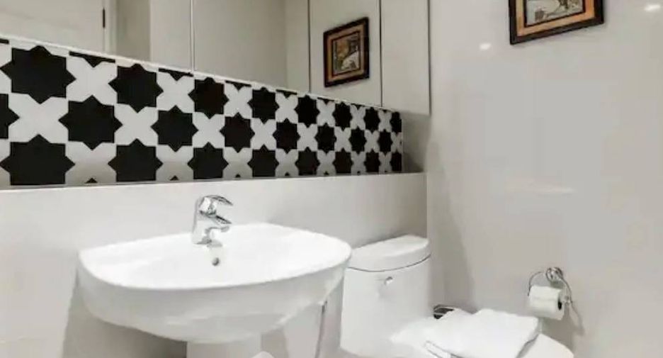 For sale 1 bed condo in Khlong Toei, Bangkok