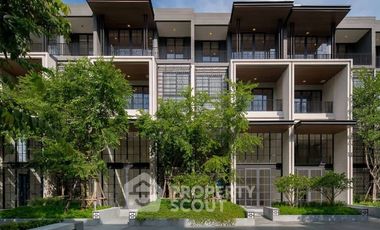 For rent 4 bedrooms townhouse in Watthana, Bangkok