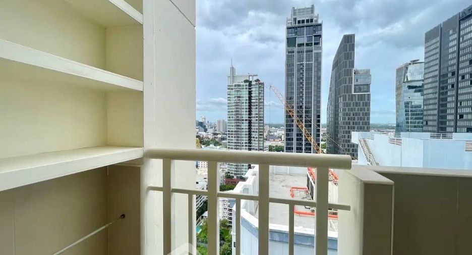 Condo en alquiler y en venta de 3 habitaciones en Khlong Toei, Bangkok