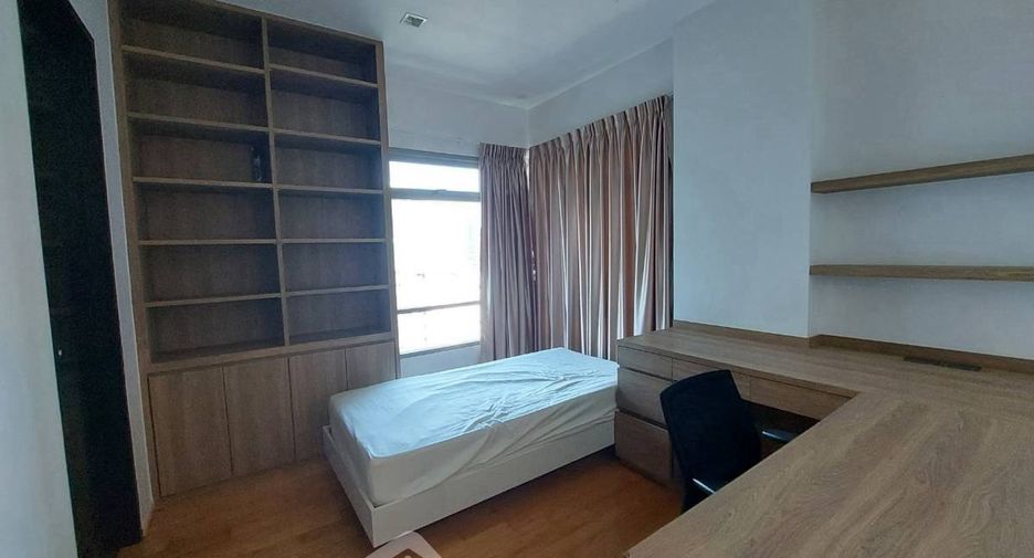 Condo en alquiler de 3 habitaciones en Khlong Toei, Bangkok