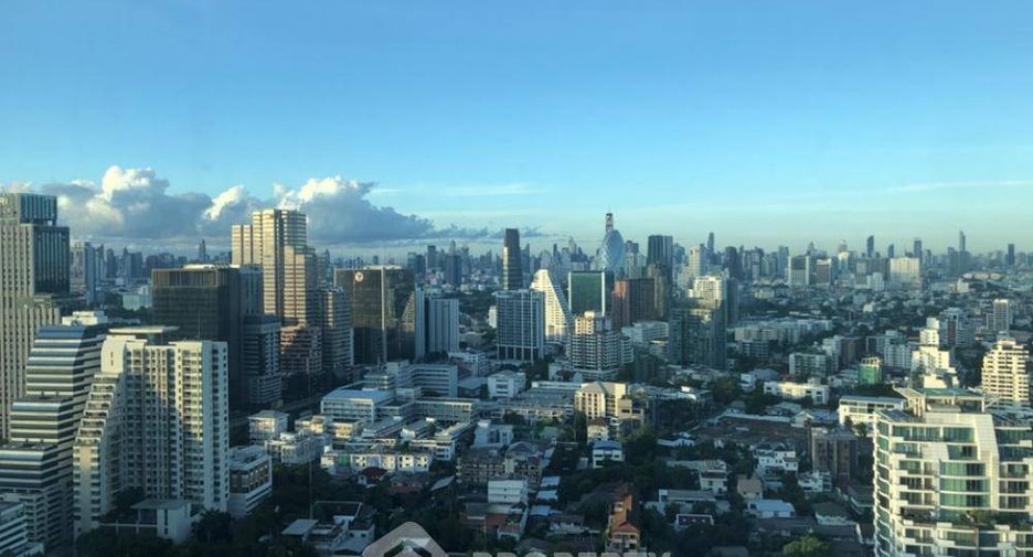 For rent 2 bedrooms condo in Phaya Thai, Bangkok