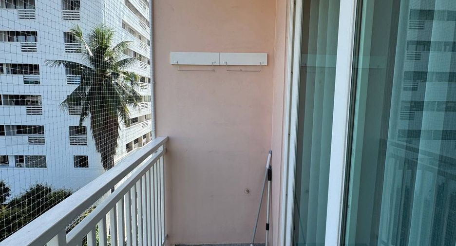 For rent 1 bed condo in Watthana, Bangkok