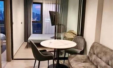Condo en alquiler de 2 habitaciones en Huai Khwang, Bangkok