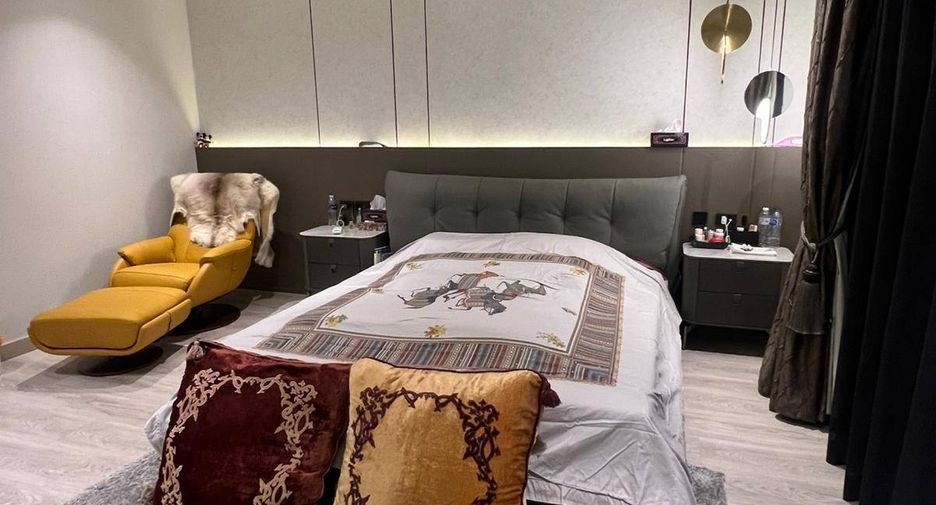 Casa adosada en alquiler y en venta de 3 habitaciones en Watthana, Bangkok