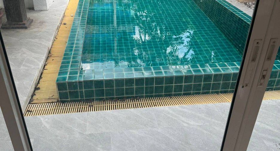 For sale 3 bedrooms house in Suan Luang, Bangkok
