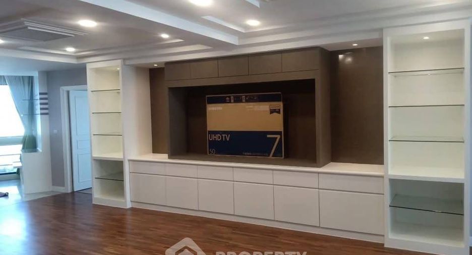 For rent 3 ベッドルーム condo in Khlong Toei, Bangkok