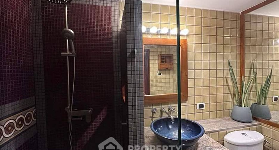 For rent 2 bedrooms condo in Sathon, Bangkok