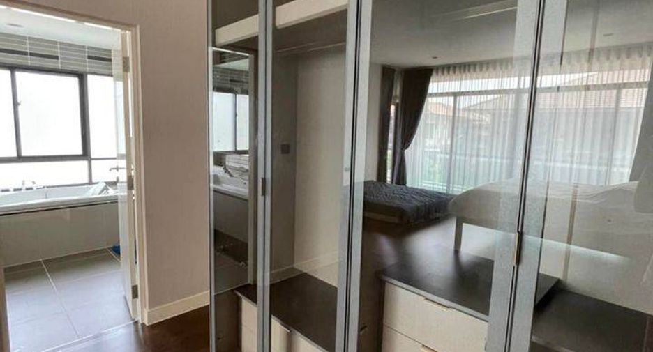 Casa en alquiler de 4 habitaciones en Bang Kapi, Bangkok