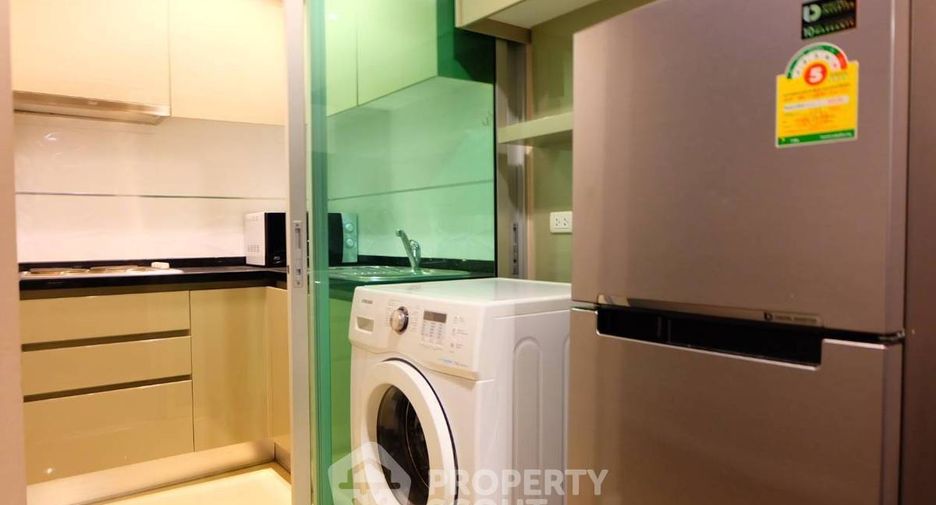 For rent 2 bedrooms condo in Huai Khwang, Bangkok