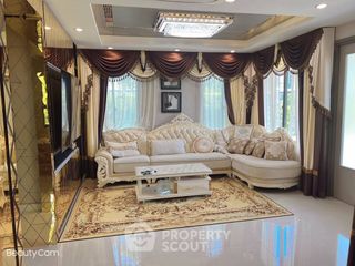 Аренда 5 спальни дом в Дон Муеанг, Бангкок