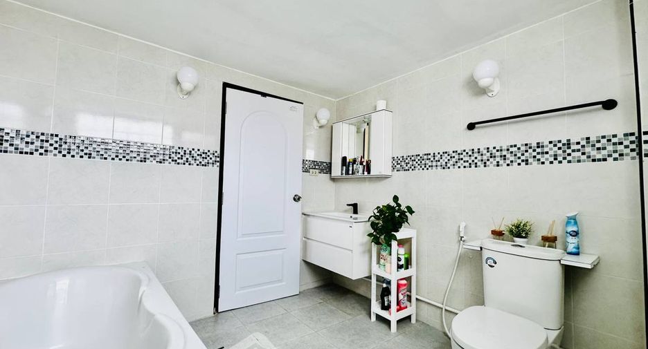 For sale 3 bedrooms house in Sattahip, Chonburi