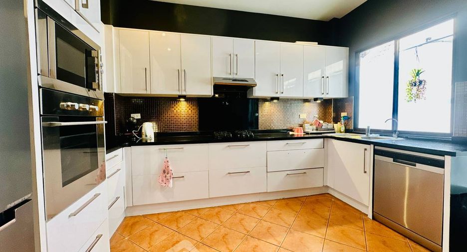 For sale 4 ベッドルーム villa in Jomtien, Pattaya