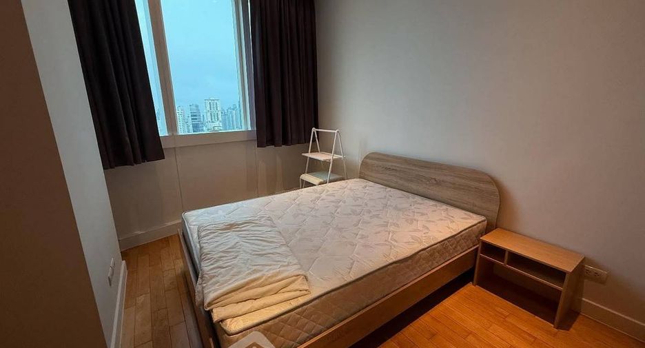 For rent 3 bedrooms condo in Khlong Toei, Bangkok