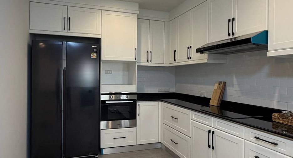 For rent 4 ベッドルーム apartment in Khlong Toei, Bangkok