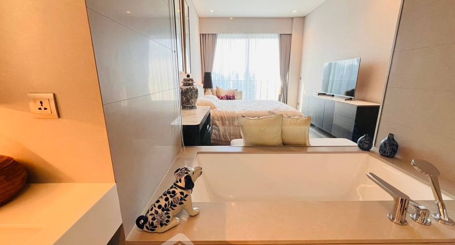 Condo en alquiler y en venta de 3 habitaciones en Watthana, Bangkok