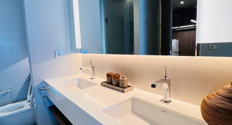 Condo en alquiler y en venta de 3 habitaciones en Watthana, Bangkok