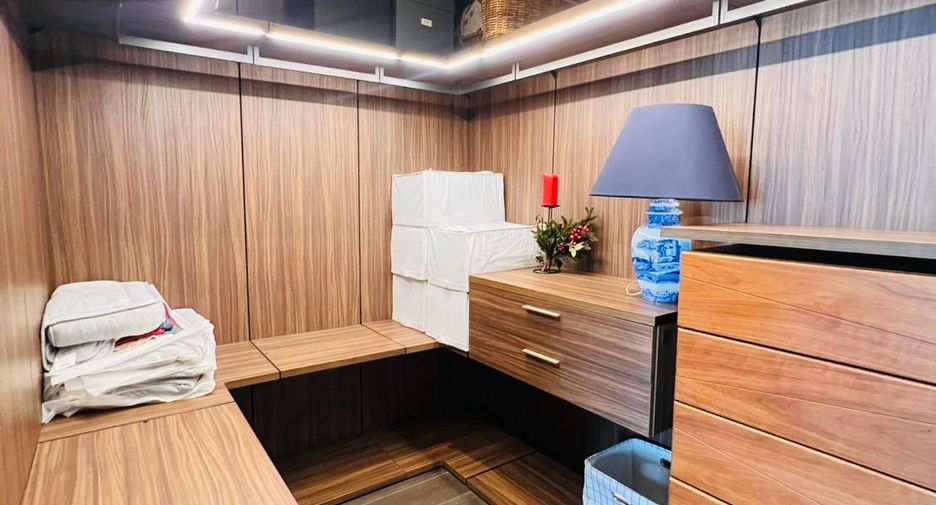 Condo en alquiler y en venta de 3 habitaciones en Watthana, Bangkok