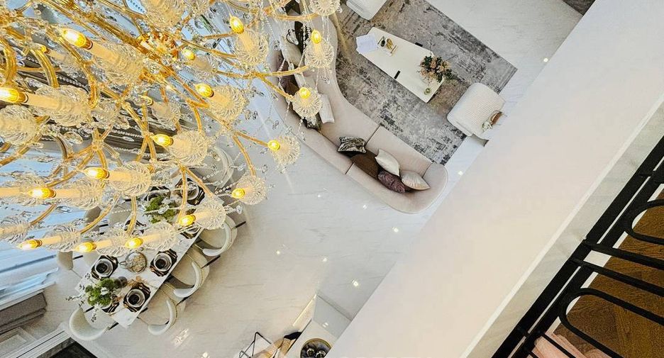 For sale 5 bedrooms house in Bang Kapi, Bangkok