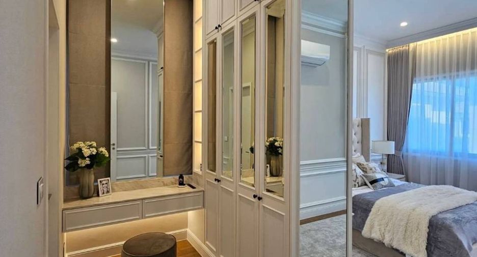 For sale 5 bedrooms house in Bang Kapi, Bangkok