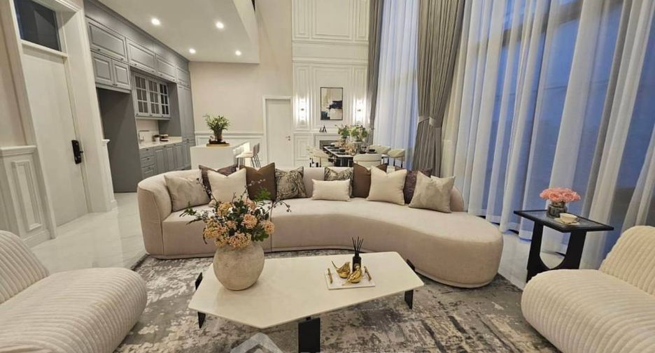 For sale 5 bedrooms house in Bang Kapi, Bangkok