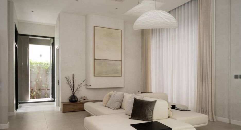 For sale 5 bedrooms house in Suan Luang, Bangkok