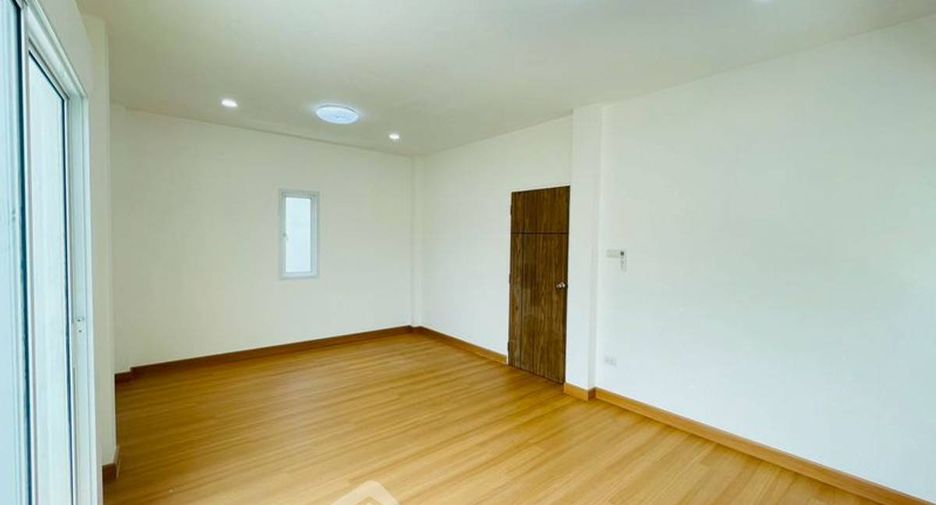 Condo en venta de 3 habitaciones en Si Racha, Chonburi