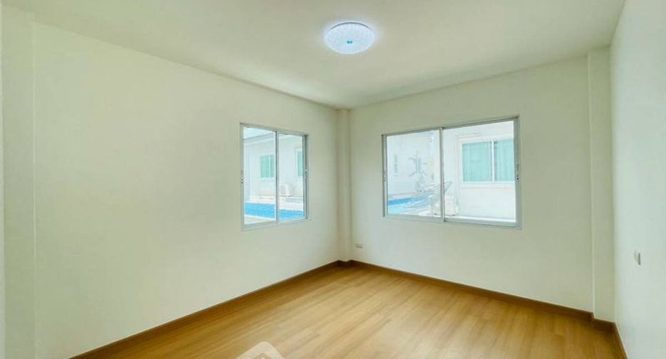 Condo en venta de 3 habitaciones en Si Racha, Chonburi