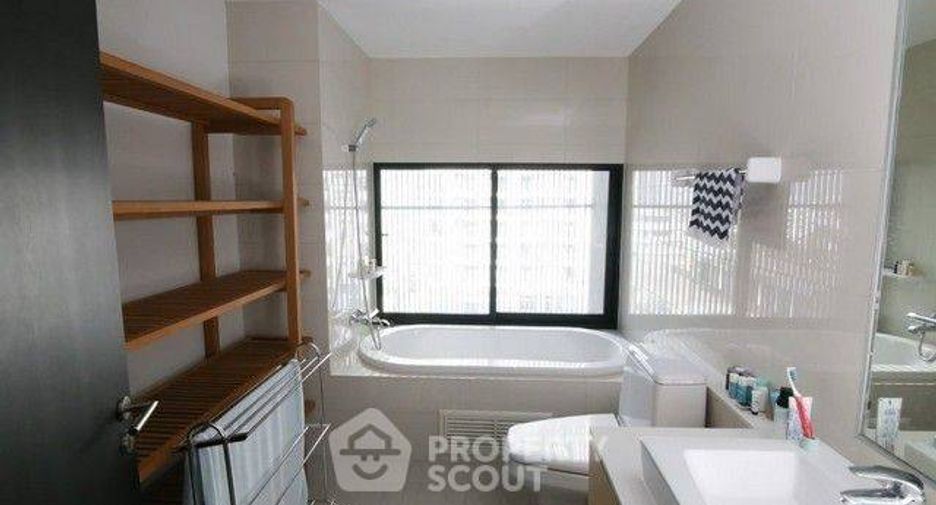 À vendre 2 chambres condo à Watthana, Bangkok