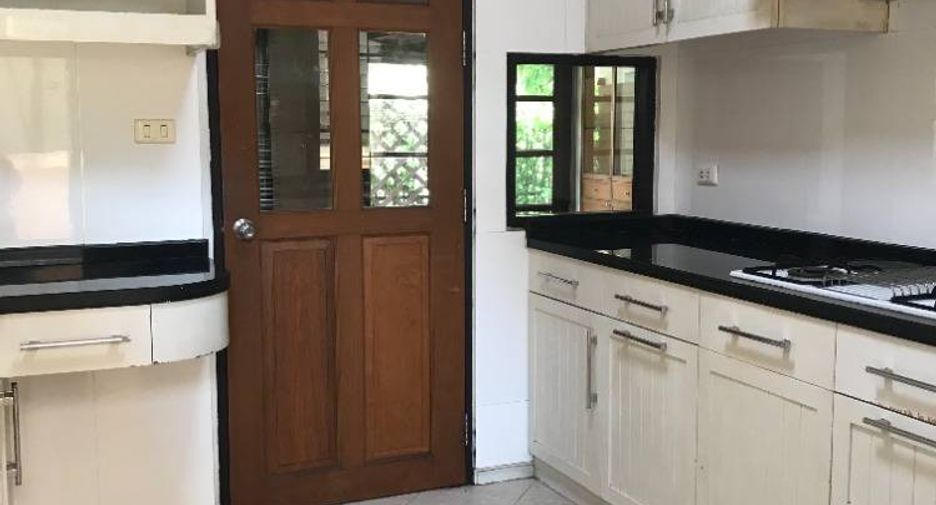 Casa en alquiler de 3 habitaciones en Bang Khae, Bangkok