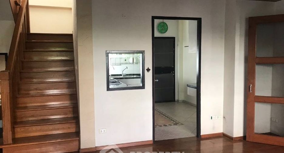 Casa en alquiler de 3 habitaciones en Bang Khae, Bangkok