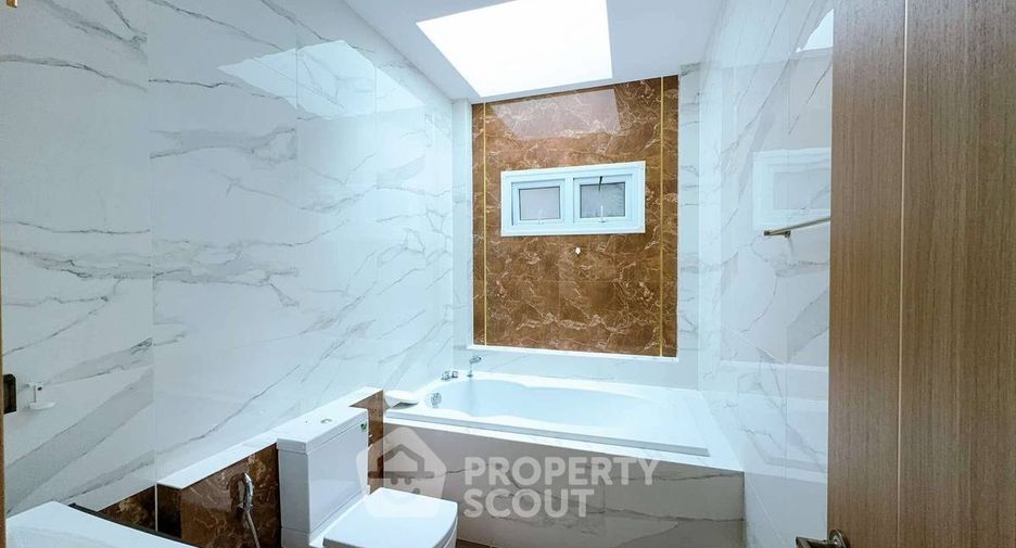 For rent 3 bedrooms house in Huay Yai, Pattaya