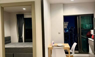 Wohnung zur Miete mit 1 Zimmer in Huai Khwang, Bangkok