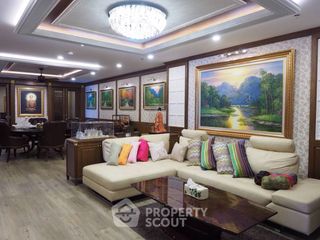 For rent 3 bedrooms condo in Yan Nawa, Bangkok