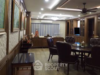 For rent 3 bedrooms condo in Yan Nawa, Bangkok