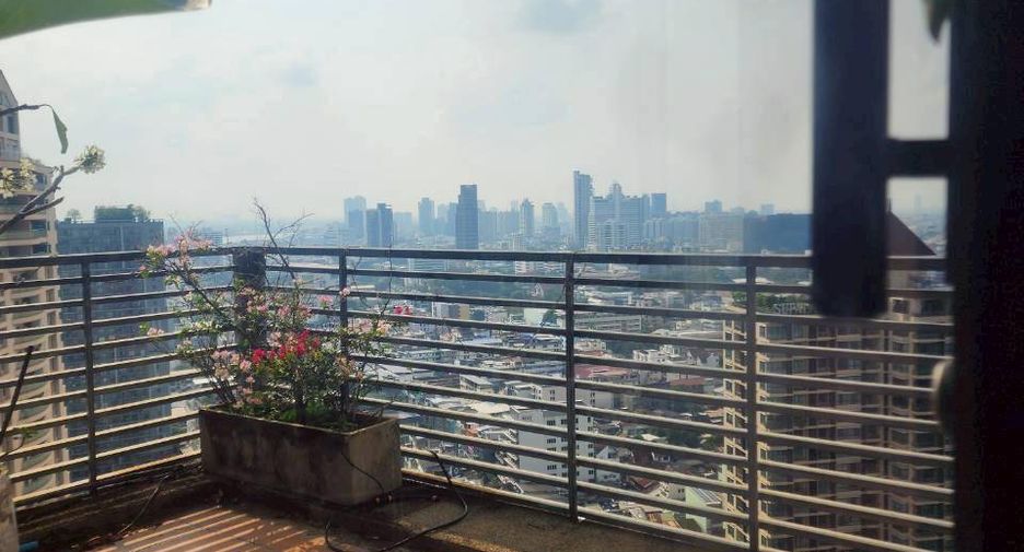 À louer 3 chambres condo à Sathon, Bangkok