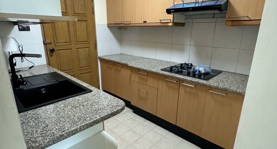 For rent 3 bedrooms condo in Watthana, Bangkok