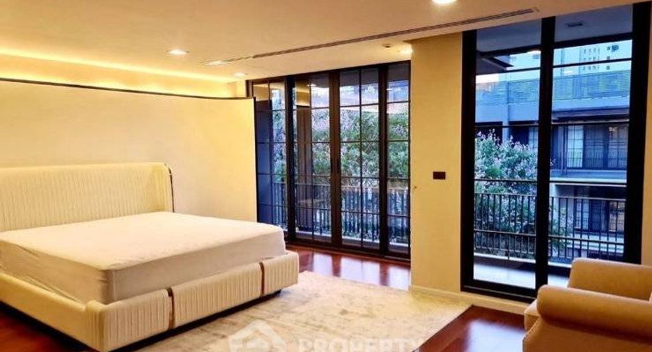 For rent 4 bedrooms townhouse in Watthana, Bangkok