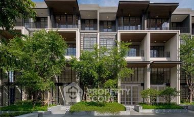 For rent 4 bedrooms townhouse in Watthana, Bangkok