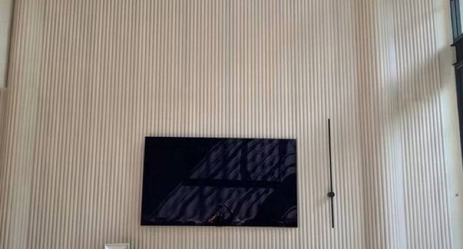 For rent 4 bedrooms townhouse in Watthana, Bangkok